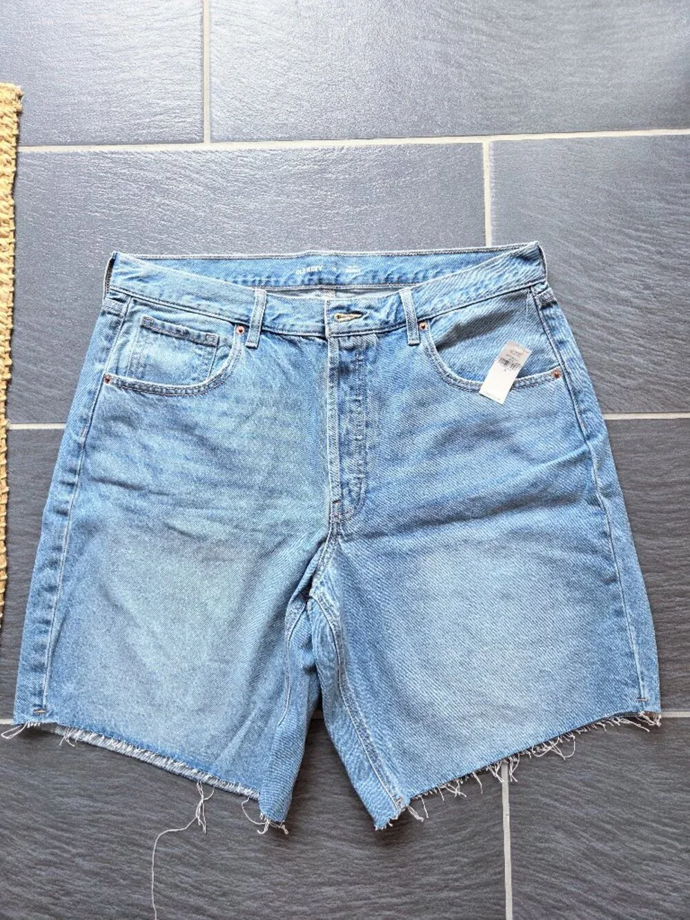 Old Navy Mid Rise Baggy Blue Wash Cut Off Denim Jean Shorts 12 - New with tags